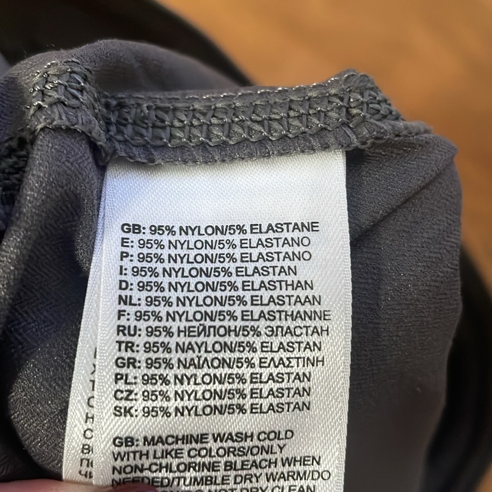 The North Face Nylon Capris Size Medium - Picture 13 of 14